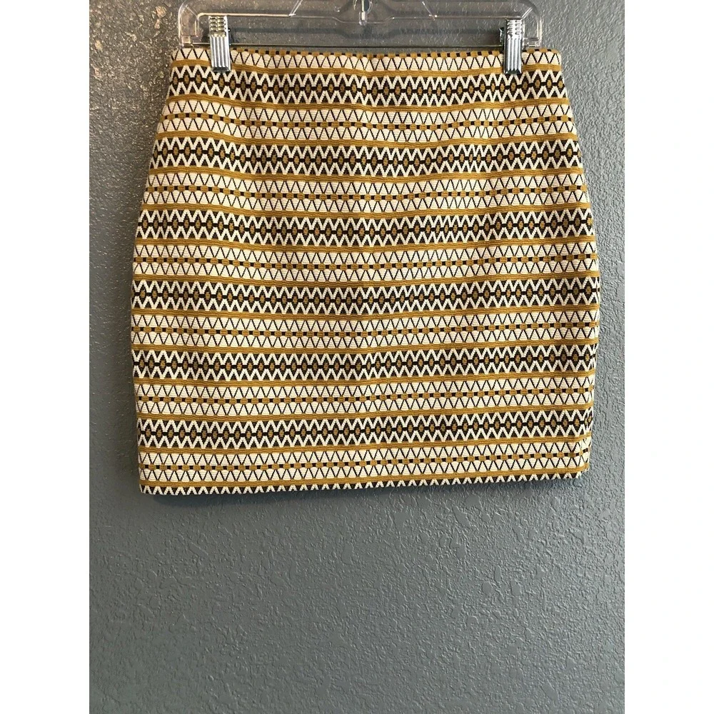 New Express Womens Skirt Medium Yellow‎ Black White Pull On Mini Aztec Geometric